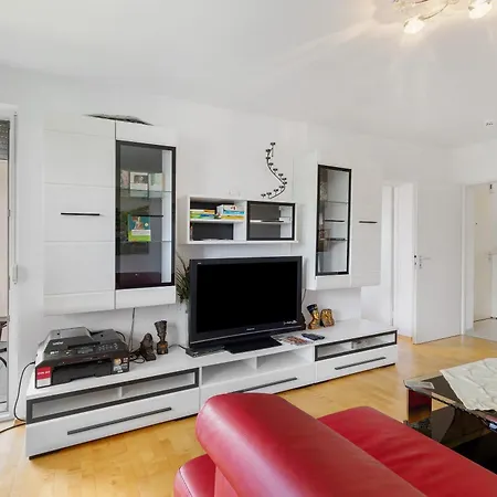 Helle, Ruhige Dachwohnung Apartman *