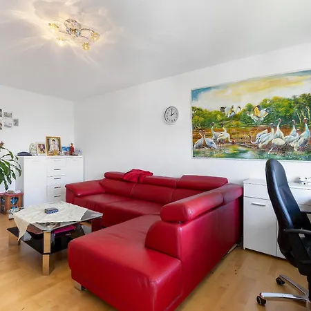 Helle, Ruhige Dachwohnung Eningen unter Achalm