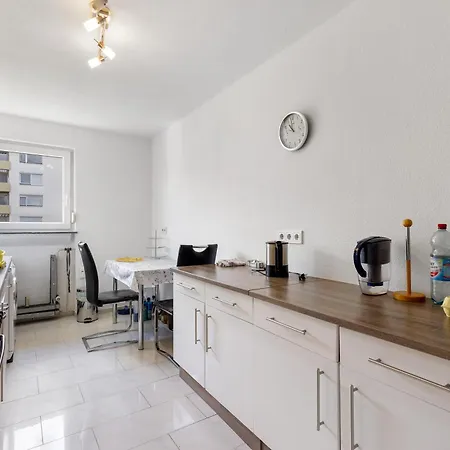 Helle, Ruhige Dachwohnung Apartman