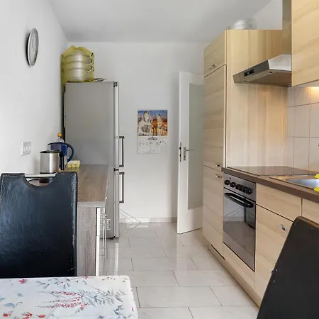 Helle, Ruhige Dachwohnung * Eningen unter Achalm